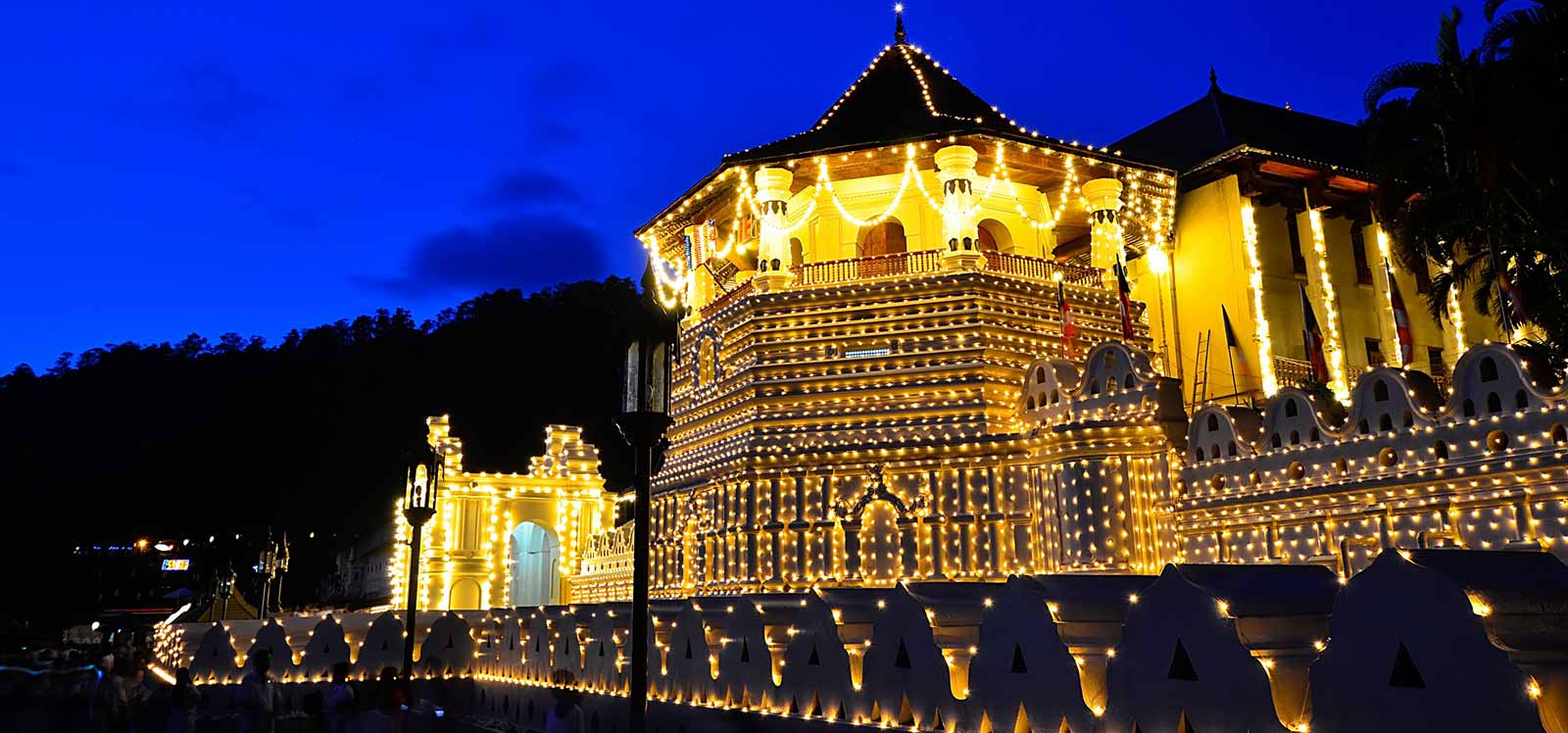 kandy-sightseeing-walkers-tours-sri-lanka-kandy-holidays